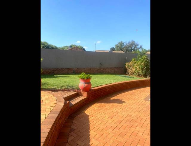5 BEDROOM HOUSE FOR SALE IN ELDORADO PARK